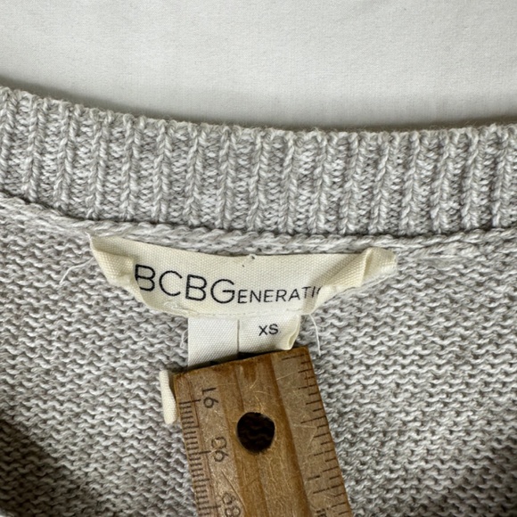 BCBGeneration V Neck Oversized Gray Sweater Size XS - Picture 3 of 5